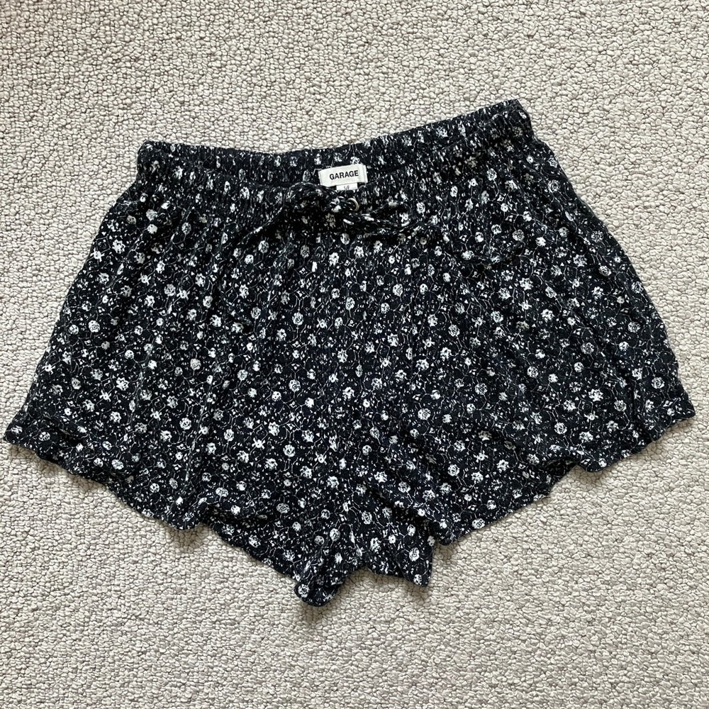 Garage Black Floral Shorts, Size S